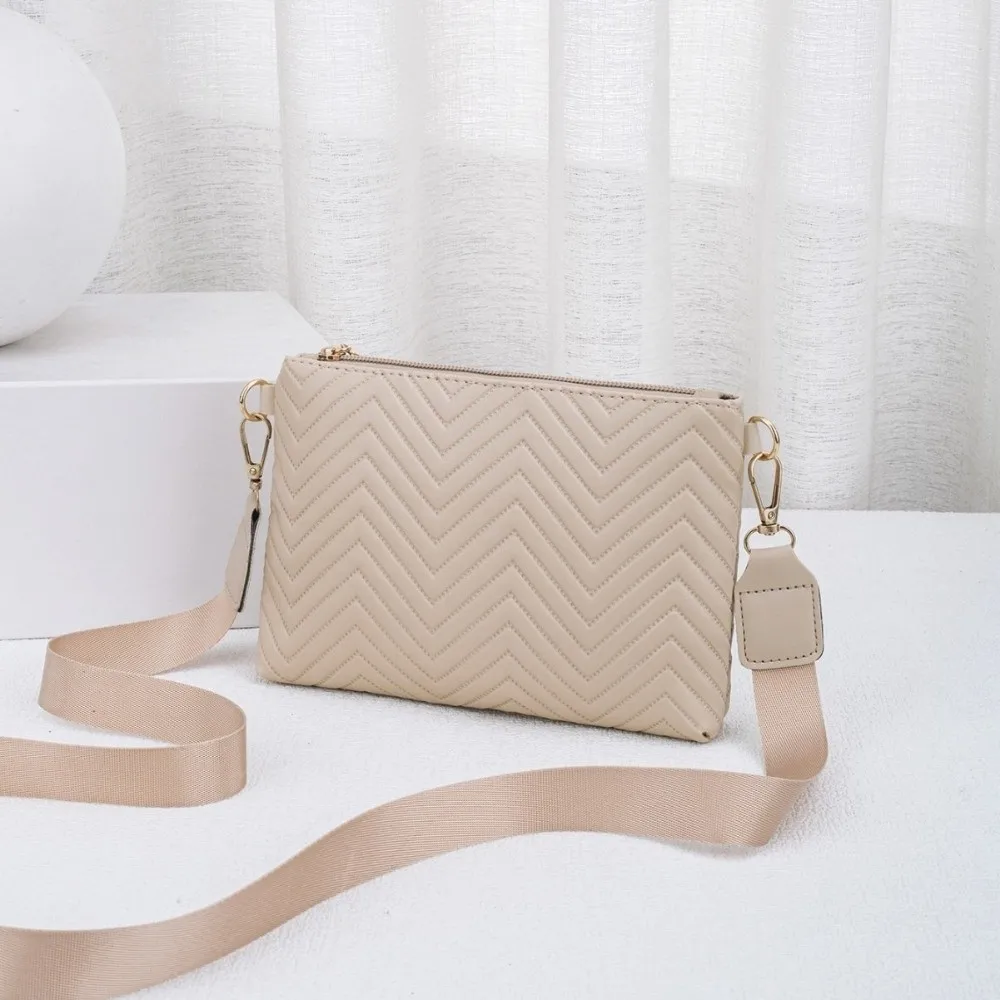 Minimalist Quilted Chain Cross - Mini Purse Chain 评论和价格